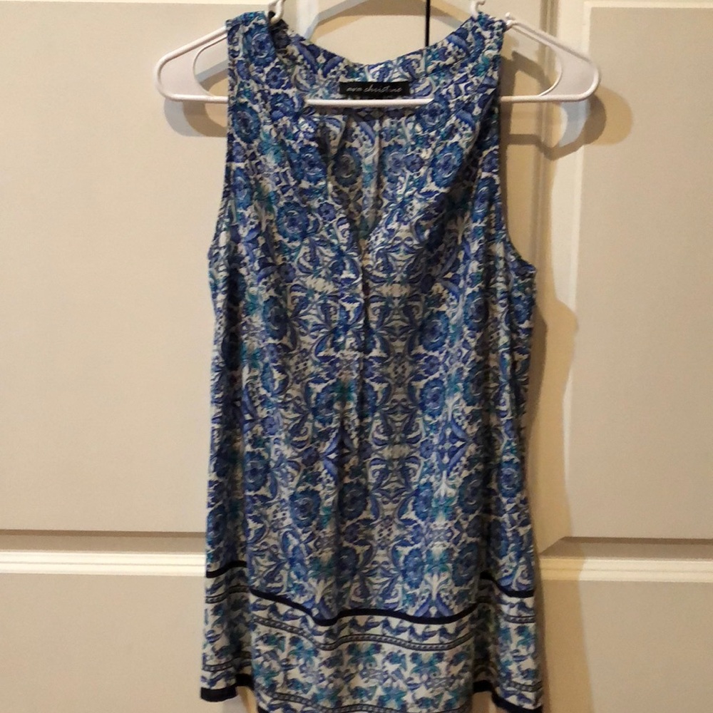 Light weight sleeveless top